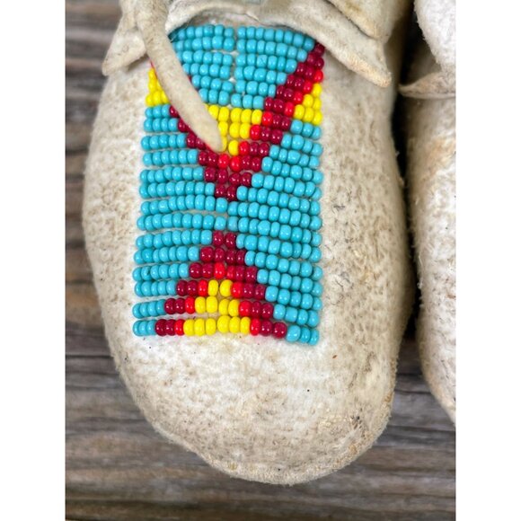 Vintage 1960s Native American Infant Beaded Moccasin Buck Skin - Picture 2 of 14